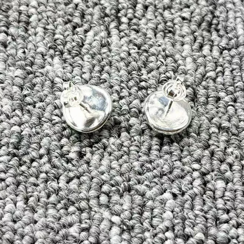 Silver irregular small and exquisite earrings with a niche design and minimalist accessories