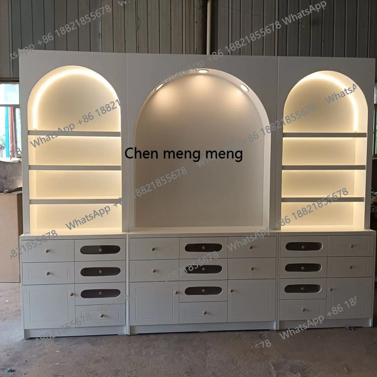 

X Nail art and eyelashes, display high cabinet against the wall white, pure white paint multi-color