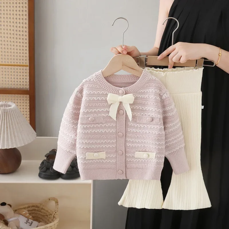 

Детский вязаный комплект в стиле преппи Academy, кардиган для девочек, расклешенные брюки с бантом, детский осенний одинаковый наряд