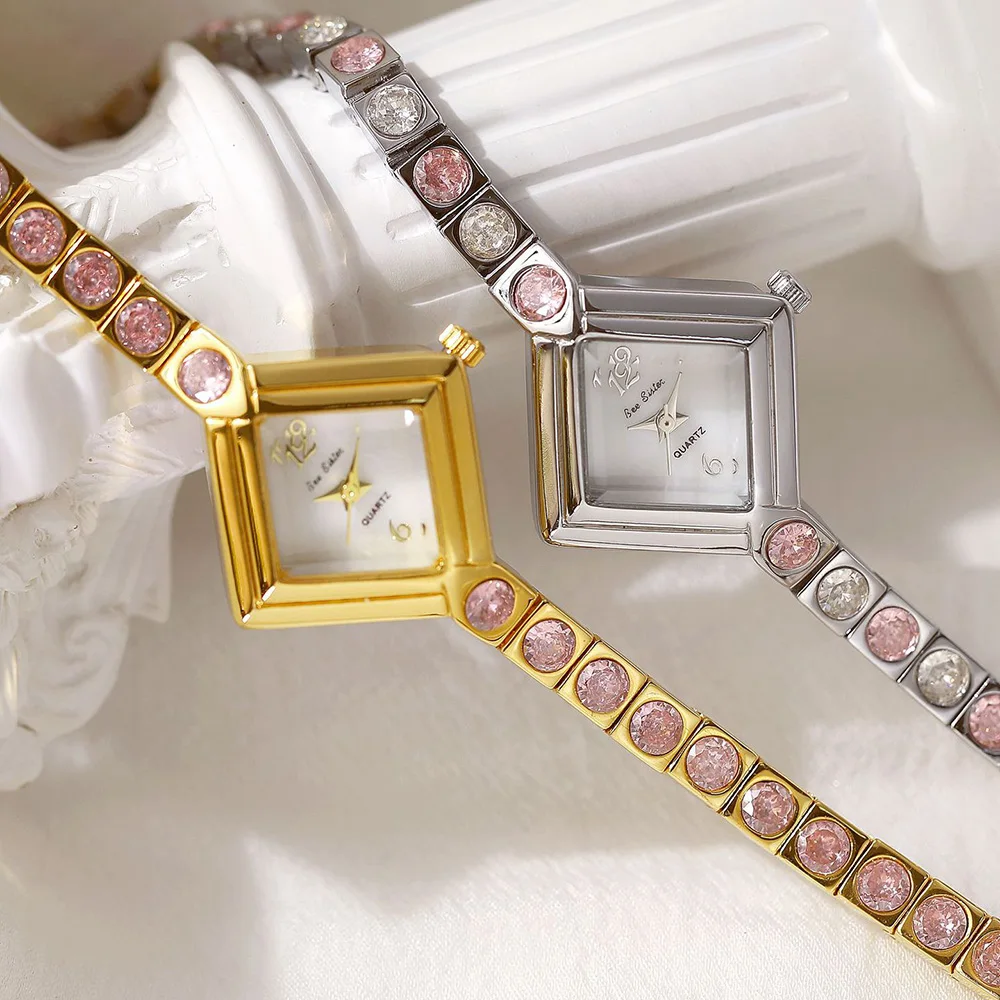 ساعة كوارتز عصرية فاخرة للنساء أنيقة ورائعة وسوار من حجر الراين الوردي للارتداء اليومي ساعات مربعة للنساء باللون الذهبي