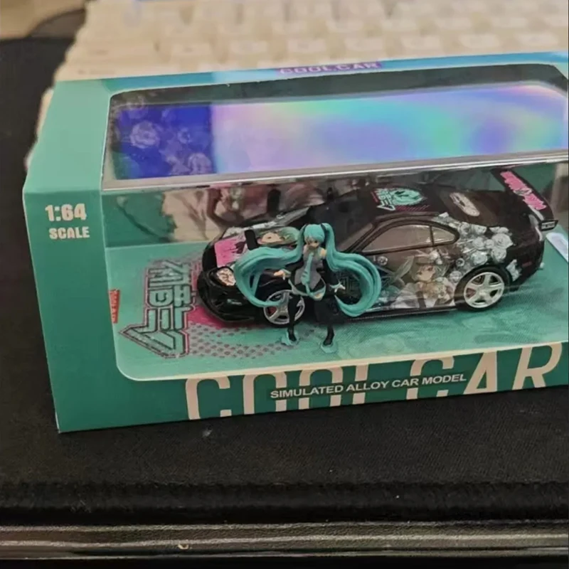 在庫あり本物のアニメ周辺機器クールカー 1:64 A80z 初音ミク合金車モデルグッズ装飾品初音ミクモデルギフト