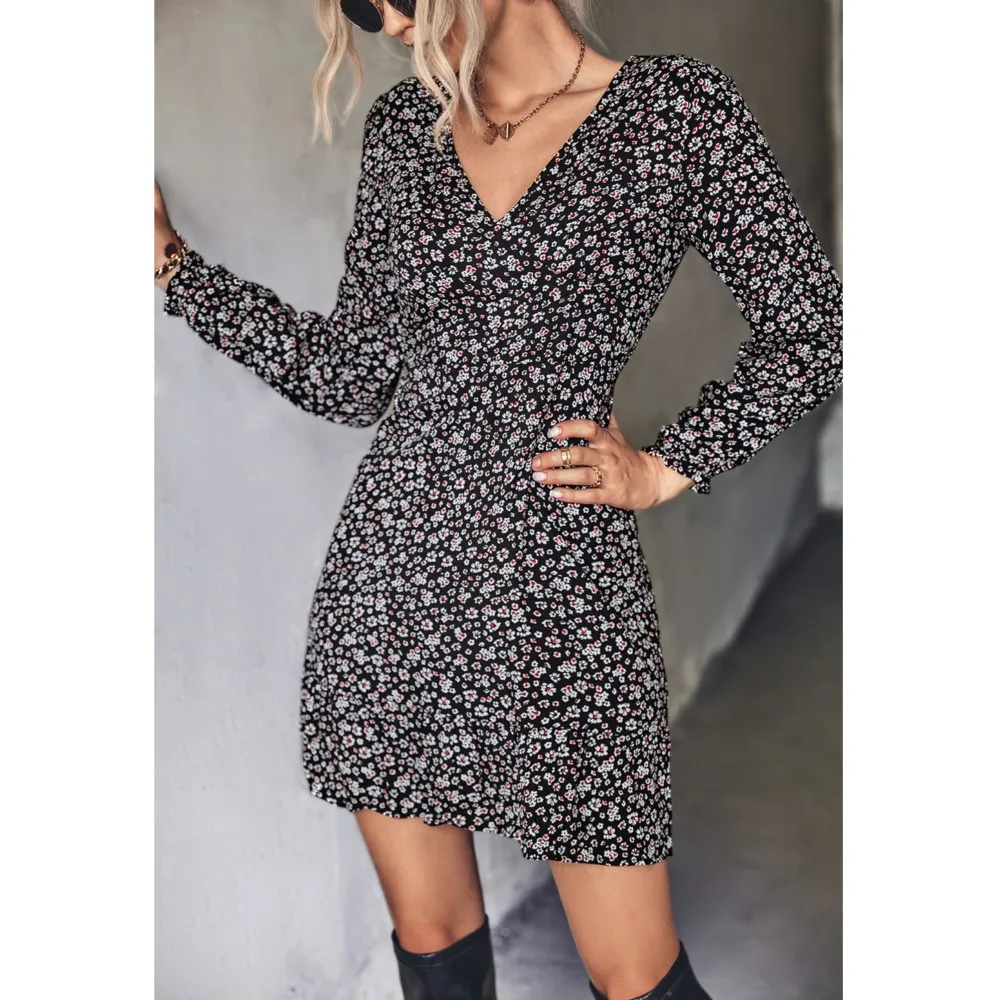 Letnia krótka sukienka Boho dla kobiet z nadrukiem kwiatowym na szyi Sukienka damska Bohemian Flower Mini sukienka dla kobiet فساتين طويلة بأكمام