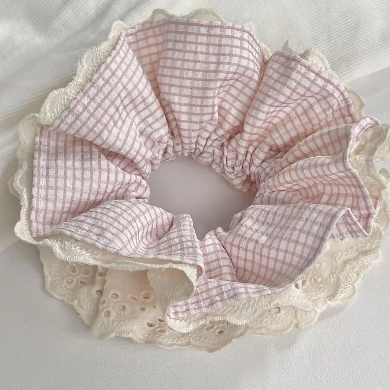 Scrunchie rosa fresco y dulce de encaje a cuadros de cuatro capas para el intestino grueso, accesorio para el cabello diario para chica dulce