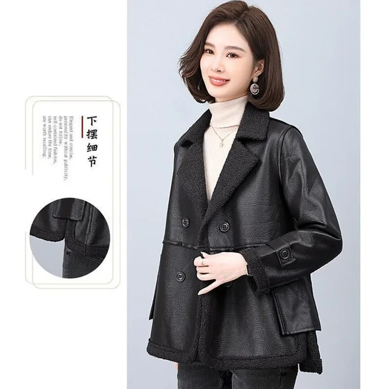 Nowa modna kurtka skórzana damska z futrem na obu stronach, ocieplana grubym aksamitem, idealna na jesień i zimę 2025.