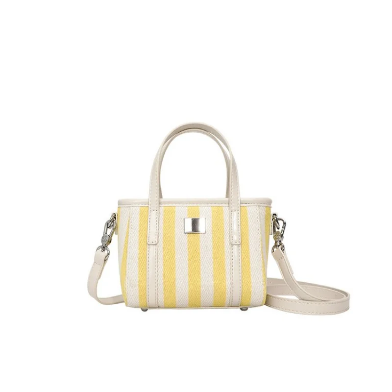 

Fashionable Messenger Bag For Women Premium Leather By Luxury Brand Elegant And Versatile For All Occasions