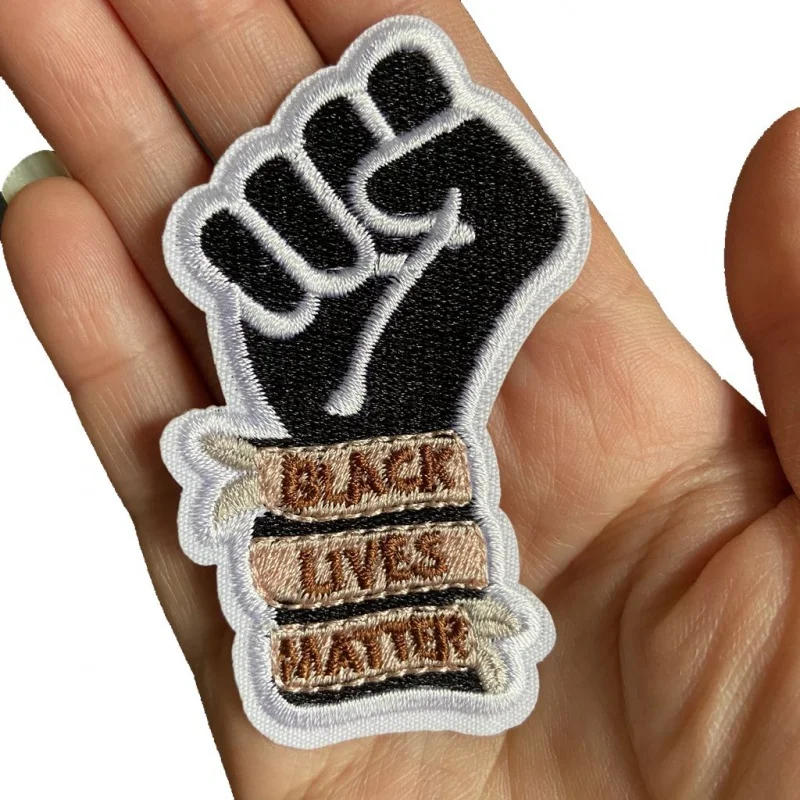 7.5 cm BLACK FIST PATCH FOR IRONING ON LGBT PRIDE FLAG LESBIAN FLAG HOMO ROUND PATCHES IRON PATCHING BLACK LIVES MATTERS STICKER