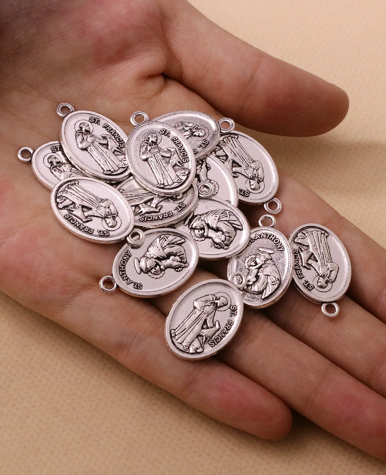 30Pcs Christian St.Anthony Holding Infant Jesus Medal Patron St.Francis Charms Pendants for Necklace DIY Jewelry Accessories