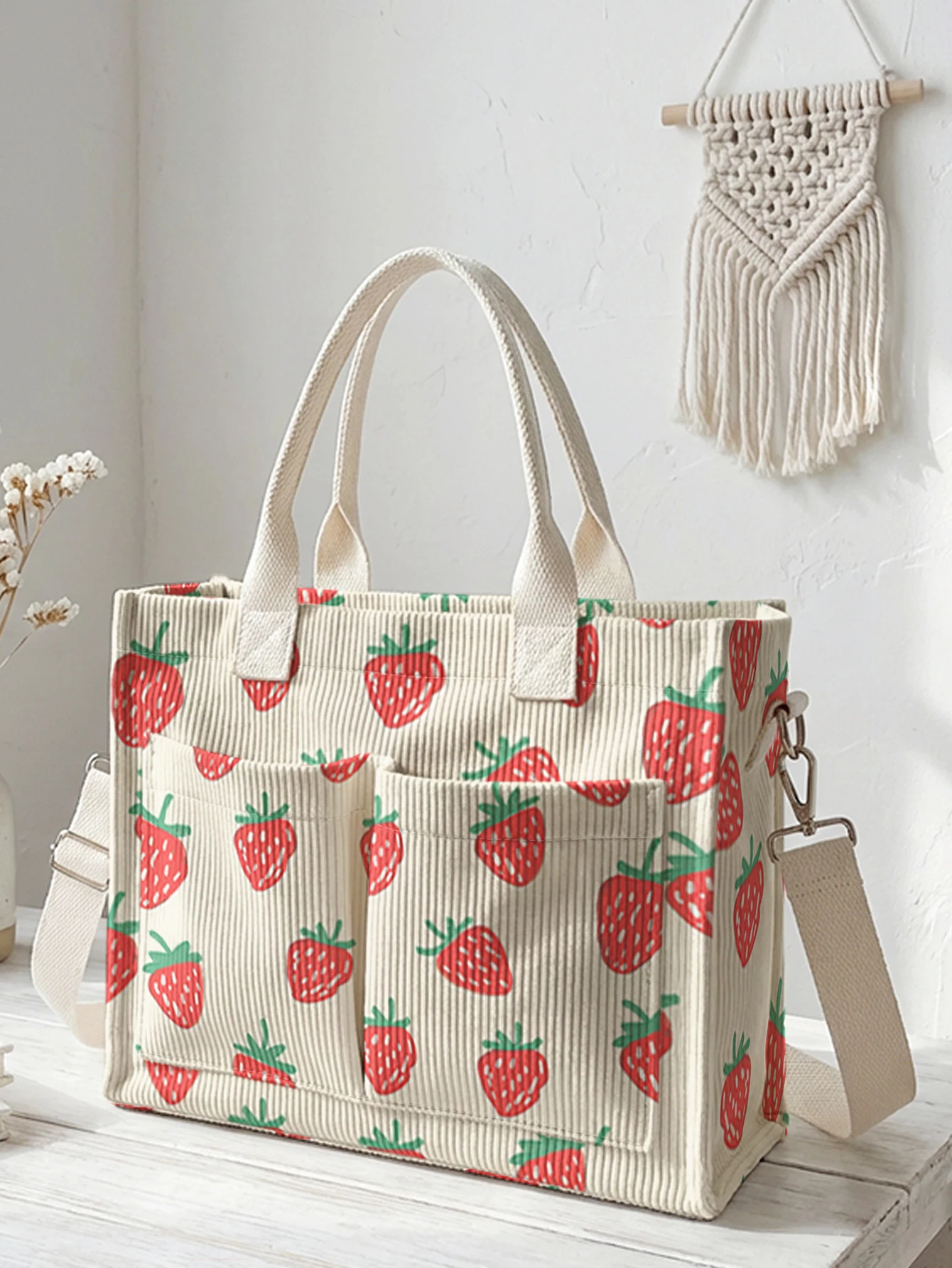 

Милая сумка-тоут из вельвета с клубничным принтом, большая вместимость, много карманов, для любителей фруктов, сумка через плечо для поездок на работу