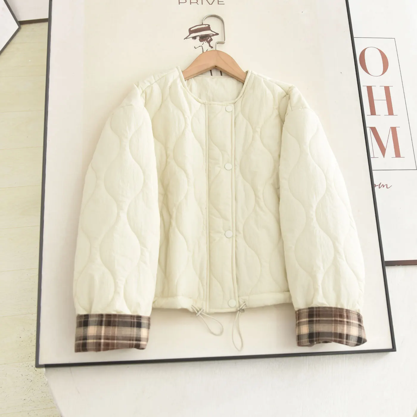 

Зимняя коллекция 2025: Утепленная женская стеганая куртка из хлопка с круглым вырезом, в клетку, с лоскутным дизайном, маленький размер, для повседневной носки