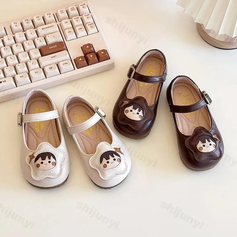 

Новинка весны 2024, детская повседневная обувь на плоской подошве с мультяшным дизайном, удобная модная универсальная обувь принцессы, детские нескользящие одиночные туфли