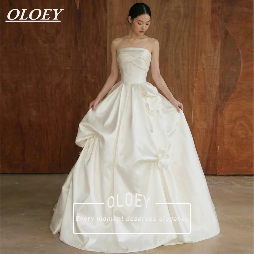 OLOEY Elegantes trägerloses A-Linien-Hochzeitskleid mit plissierten 3D-Blumen aus weichem Satin, maßgeschneidertes Brautkleid mit Schnürung, Robe De Mariage