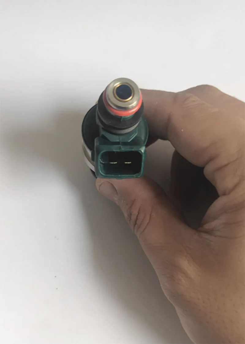 4 قطعة قطع غيار السيارات الوقود لميتسوبيشي كولت V CJ CP 1.5 16 فولت OE رقم. :MDH145,INP-068