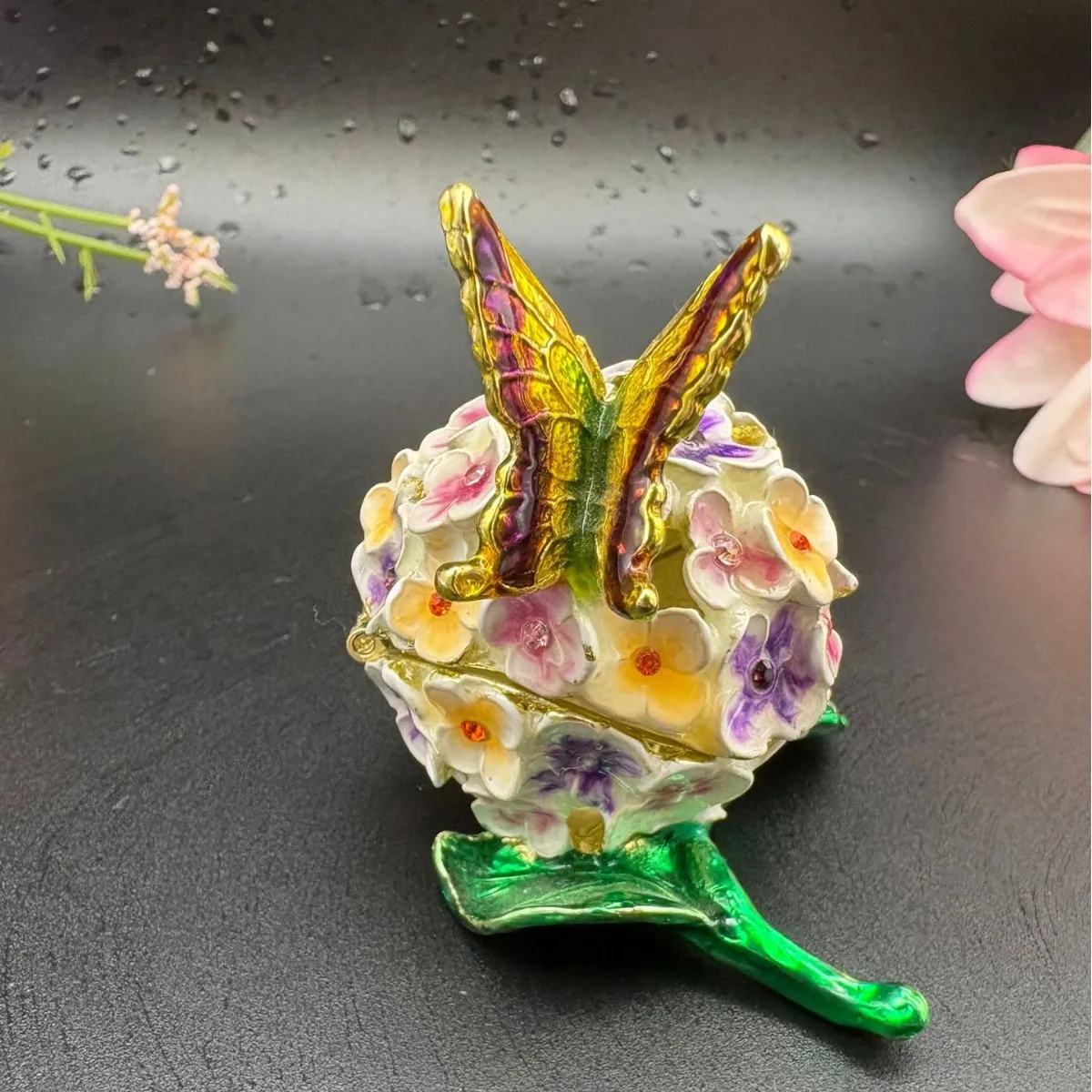 Butterfly on Hydrangea Trinket Box Butterfly Flower Bundle Jewelry Box Collectable Floral Ball Enamel Box
