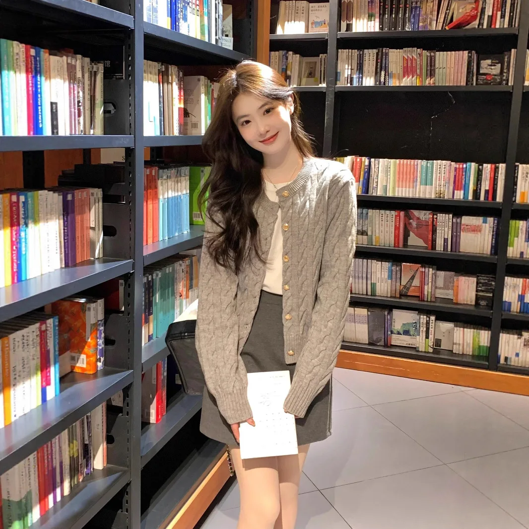 

Gray Twist Knitted Jacket Women's 2025 Spring and Autumn New Cardigan Small Sweater Lazy Top