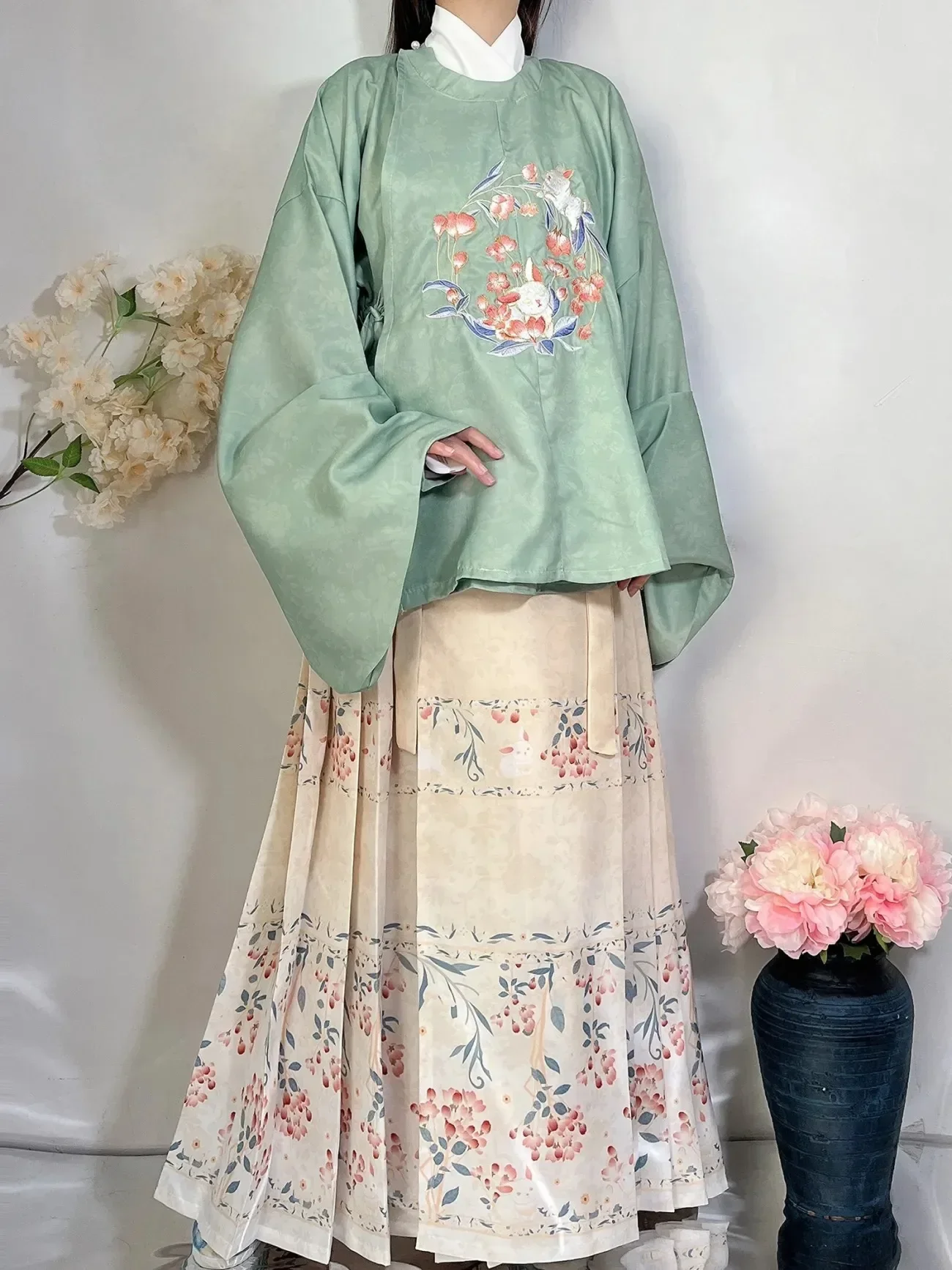 2023 Chinese New Year Hanfu Women's Ming Dynasty Round Neck Large lapel Embroidered pipa sleeve Ma Mian Skirt Winter Hanfu