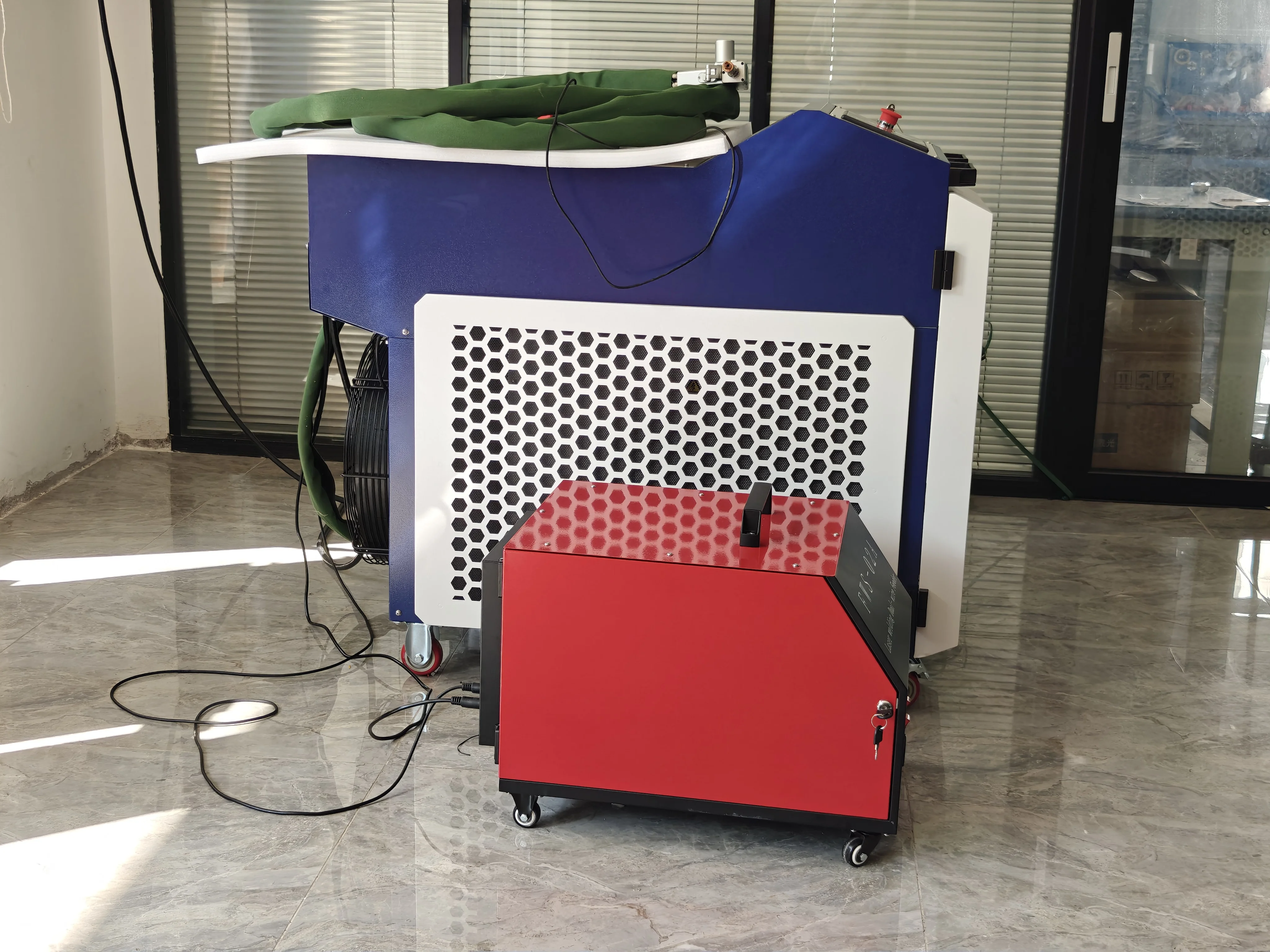 

2000W Raycus Fiber Laser Welding Cutting Machine Industrial Precision Handle Source for Cleaning And Cutting