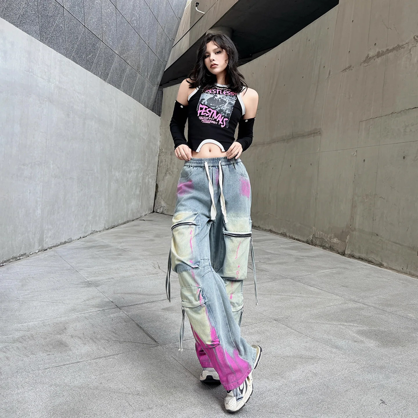 

2026 Summer Slim Top + American High Street Style Color-blocked Graffiti Denim Jeans Two Piece Set Women XY43