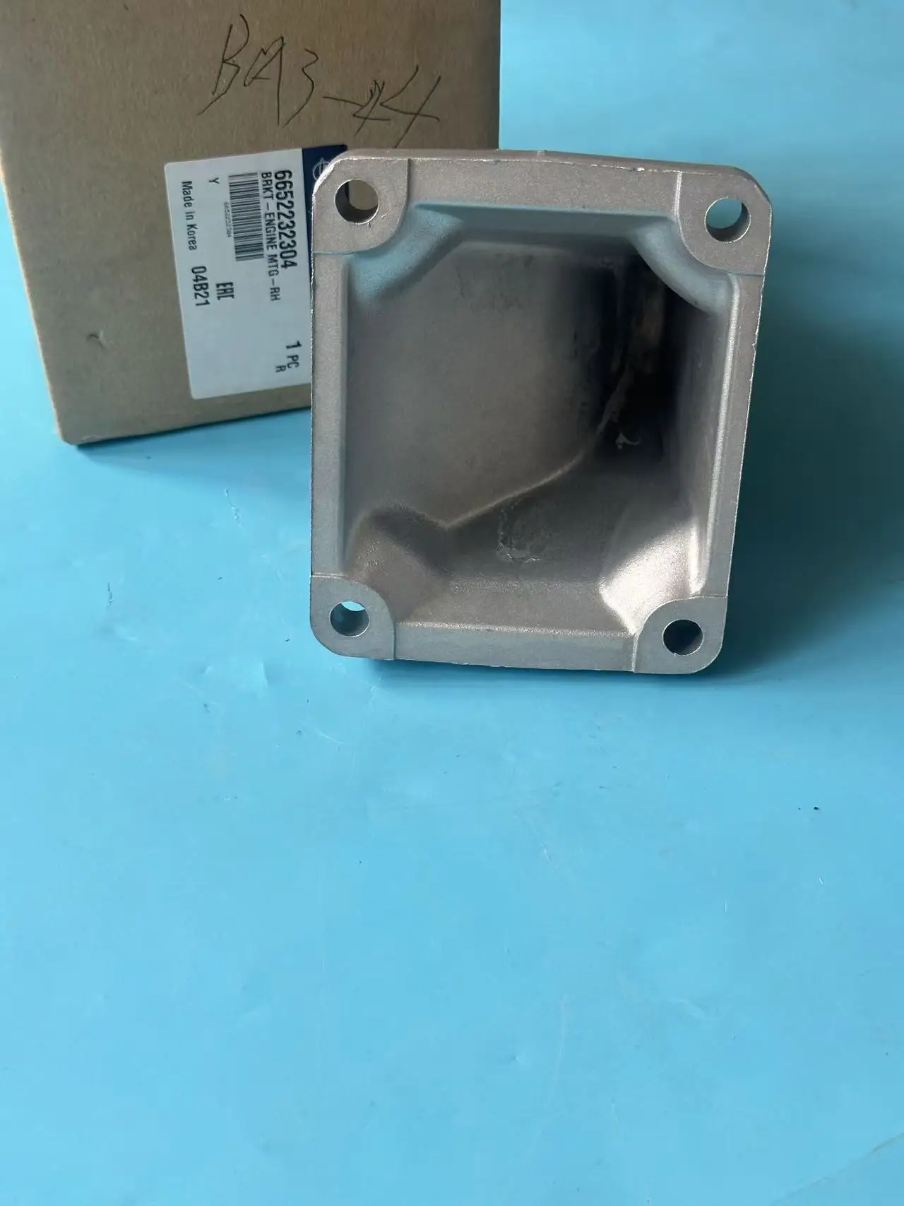 Genuine Engine Mounting Bracket Right 6652232304 For Ssanggyong Actyon Kyron Actyon Sports Actyon Sports II D20E23 Rexton D20D27
