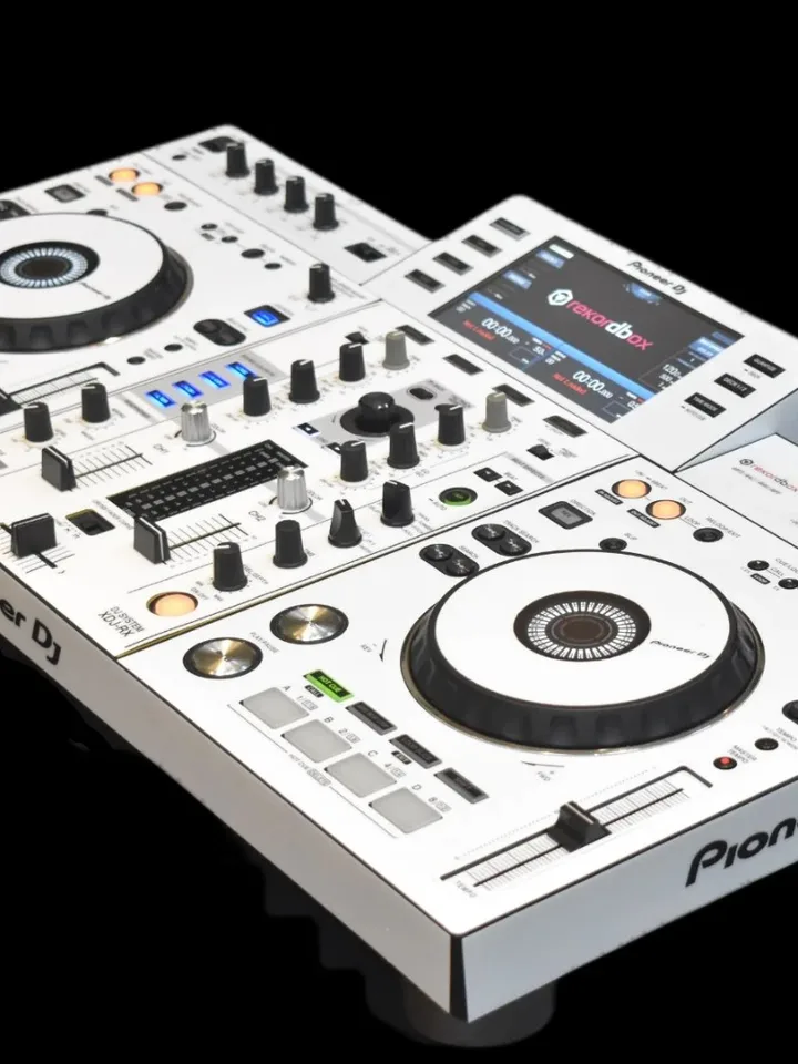 統合されたPioneer-XDJ-RX3のデジタルDJコントローラー,ステッカー