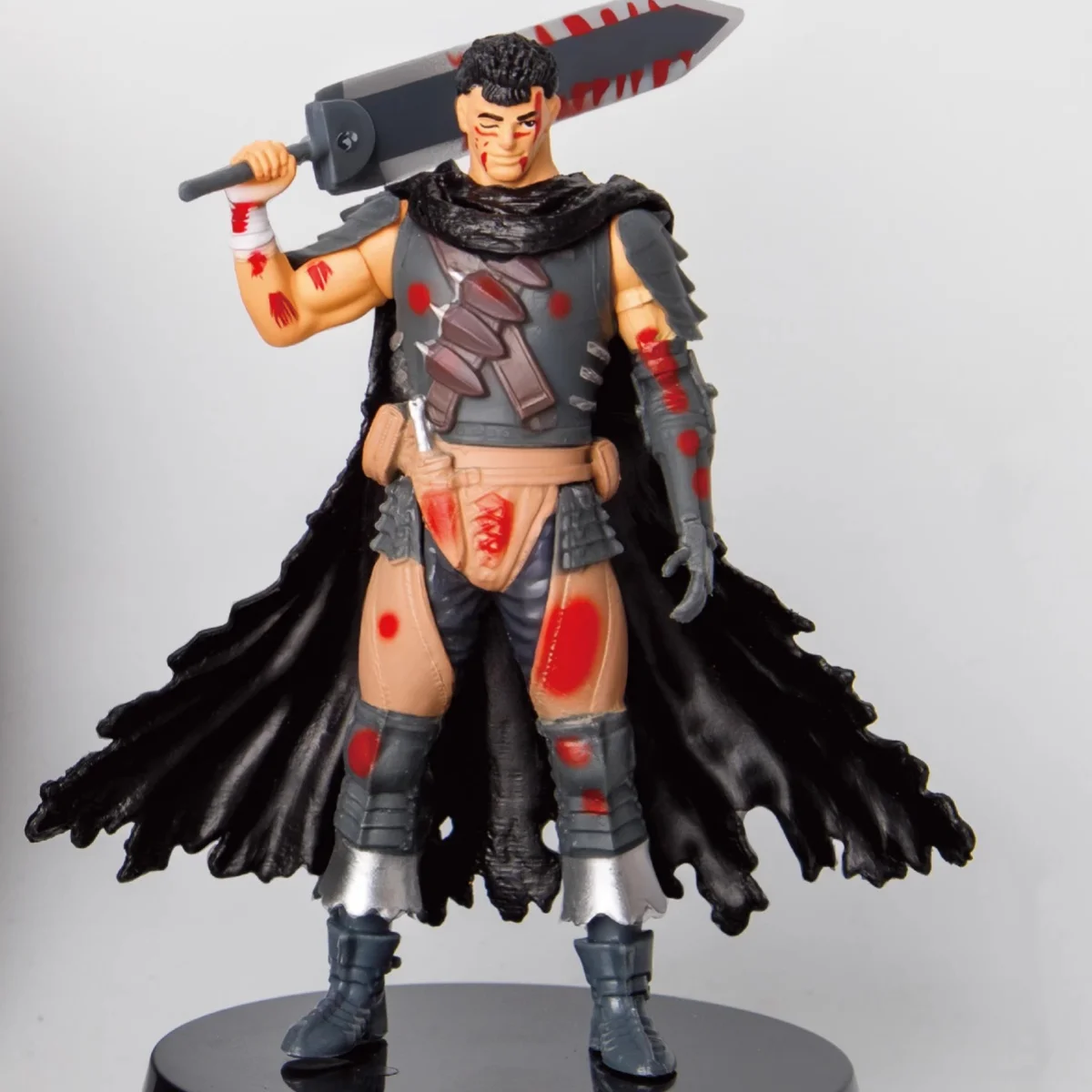 Nueva Figura de Anime de Black Swordsman, Figura de Acción de Guts con Espadas Dañadas en el Combate, Estatua Coleccionable, Decoración de Escritorio, Regalo para Coleccionistas