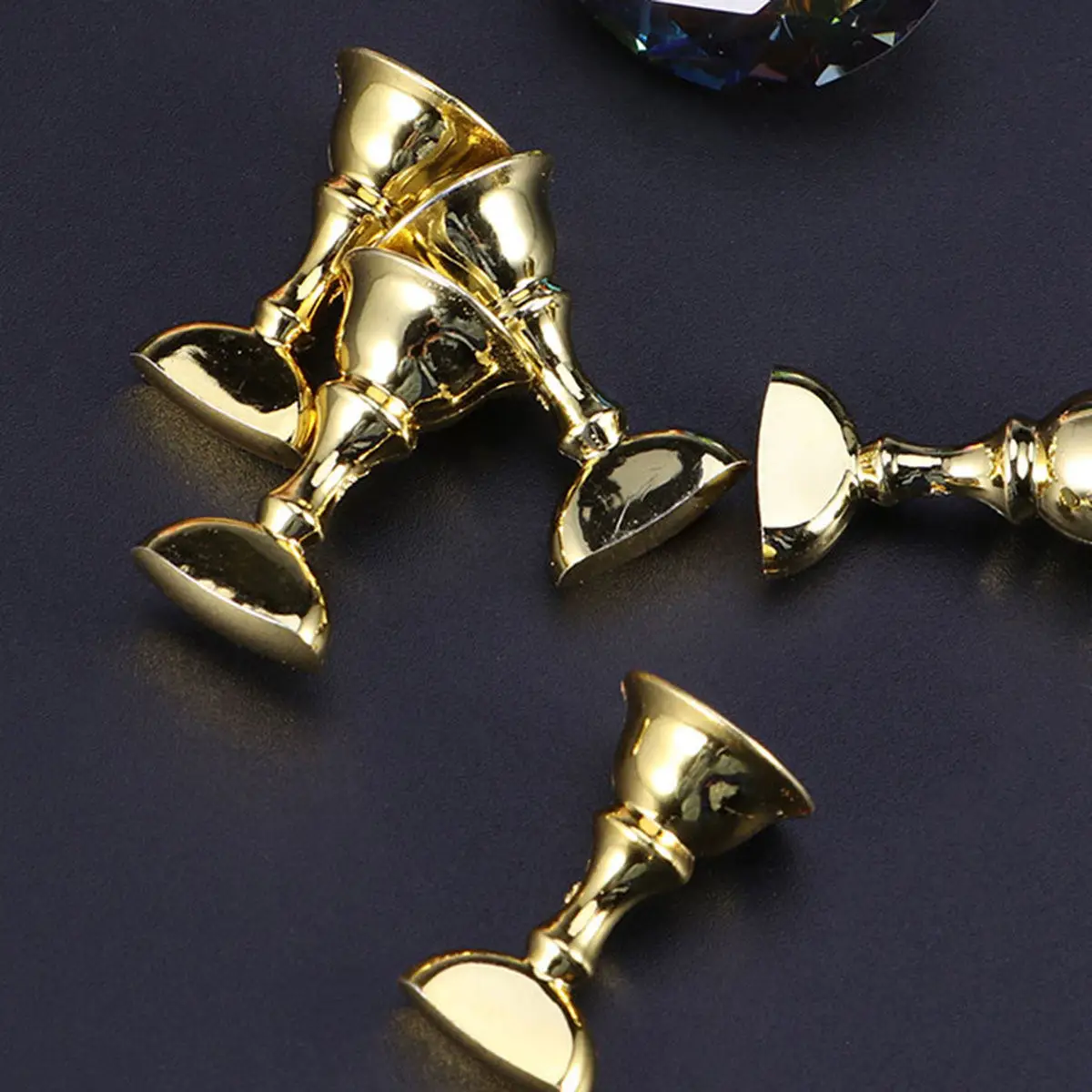 

False Nail Tips Display Stand Holder Water Crystal Alloy Magnetic Bottom Nail Art Display Shelf Professional Salon Practice Tool