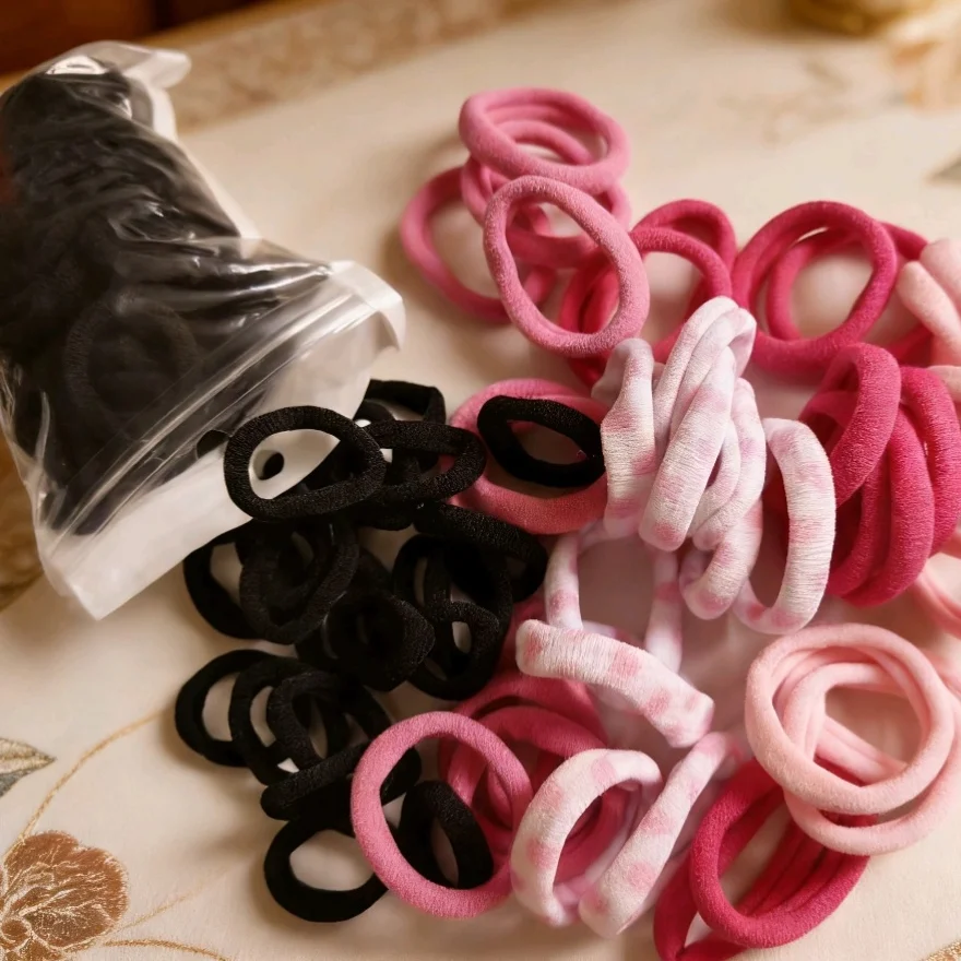 

140 шт. эластичных резинок для волос для детей: черные резинки 3 см и разноцветные резинки 4 см для девочек