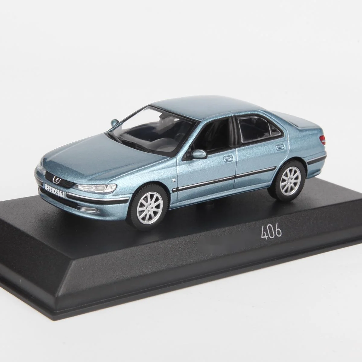 

1/18 New Arrival Special Price Diecast Metal Classic 1975 French Family Car Model Furniture Display Collection Toys For Children