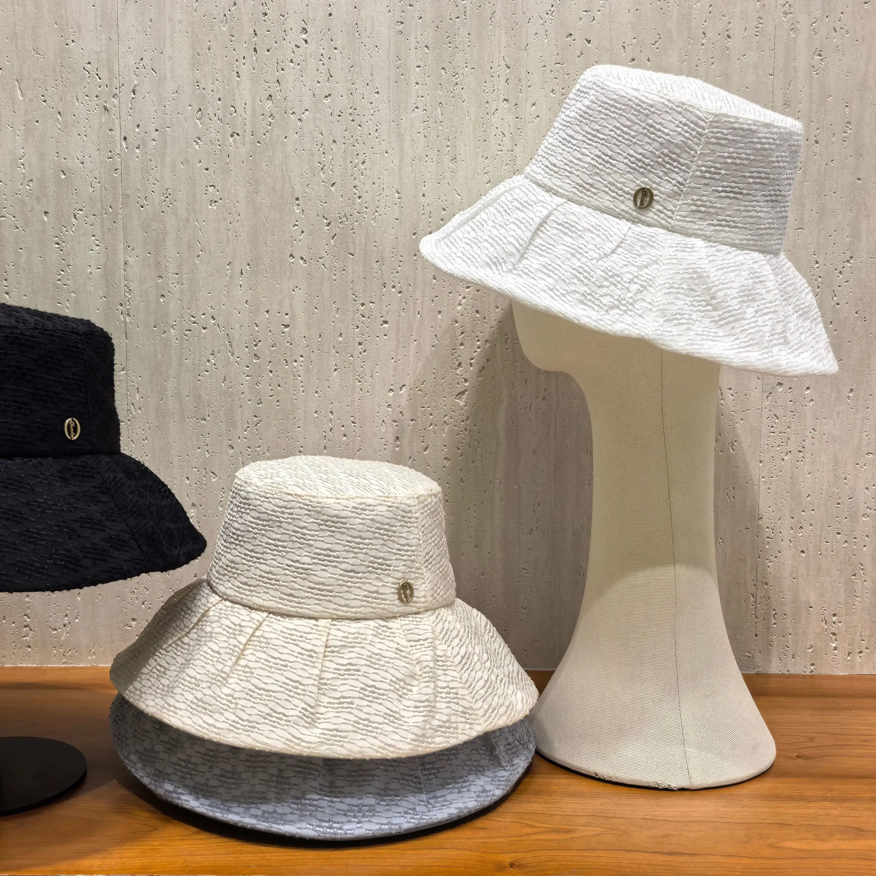 デザイナーワイドブリムフィッシャーマンハット女性用夏用日よけ帽子ホリデートラベルエレガントラウンドトップハット若者中年春秋