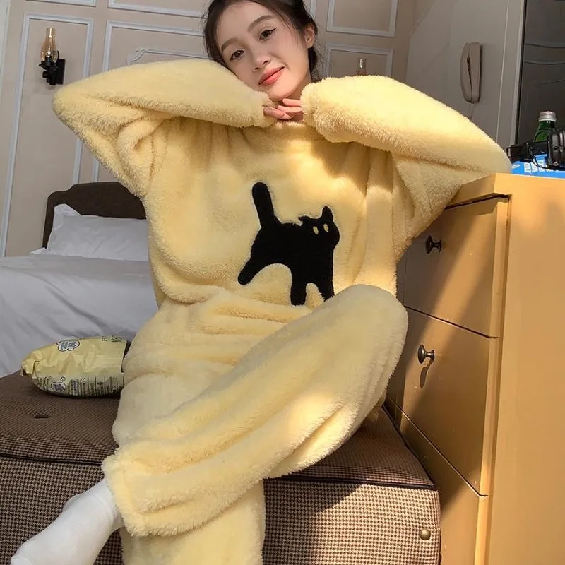 2024 New New Yellow Cat Homewear Suit Thick Coral Velvet Pajamas Round Collar Warm Loungewear Loose Cute Cat Fleece Sleepwear