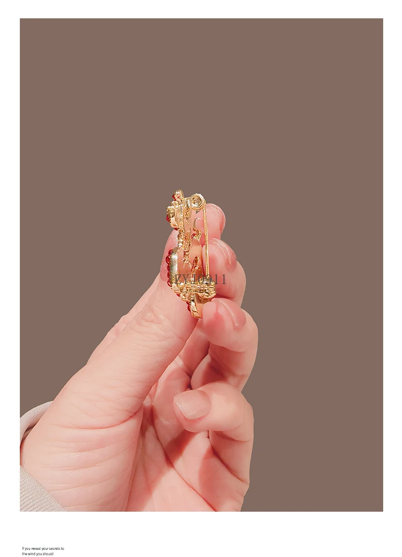 Broche de cobra com personagem Fu vermelho, acessórios de corpete de moda feminina de alta qualidade