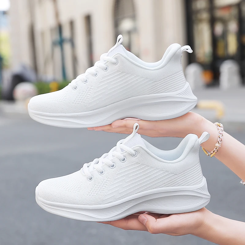 Women Flying Weaving Breathable Casual Sneakers Ladies Non-Slip Sports Jogging Shoes Fashion New Style Breathable Running Shoes