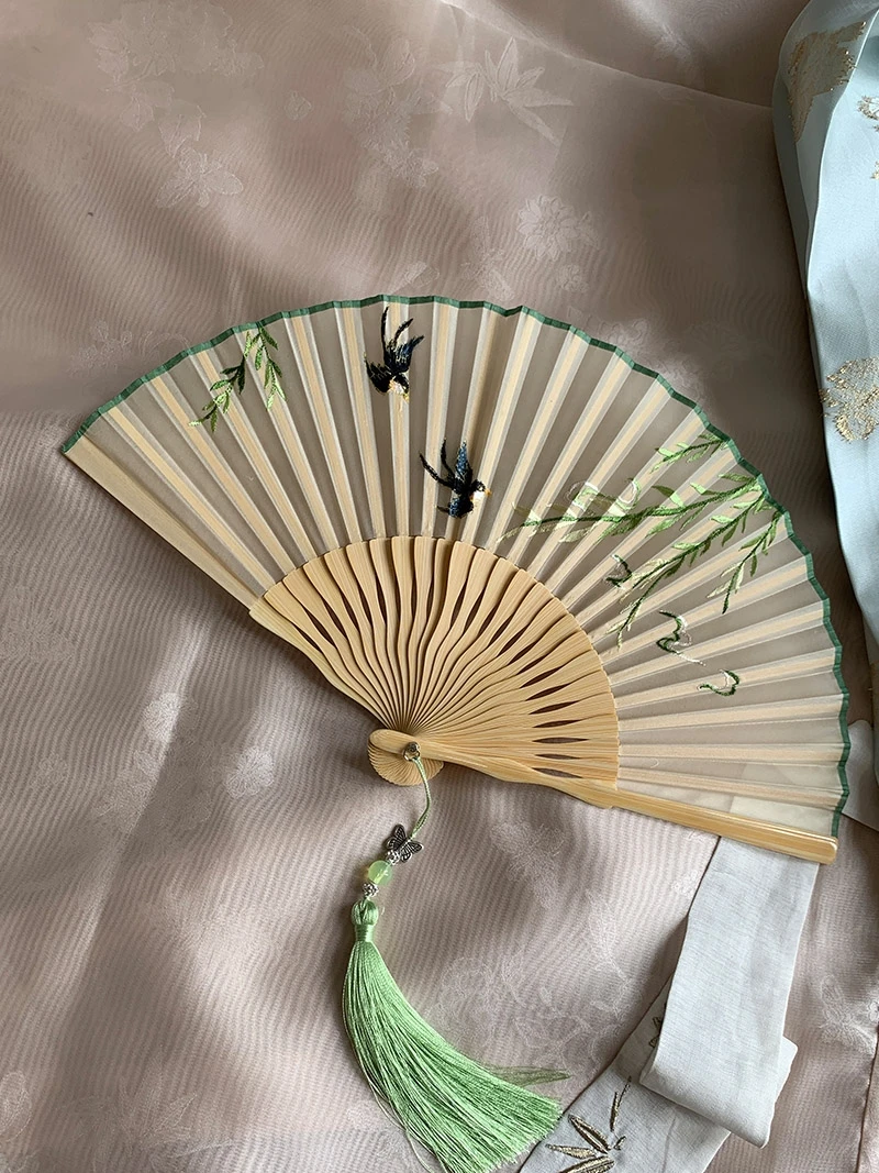 Home Daily Fan Portable Rocking Fan Chinese Style Embroidery Folding Fan Handicrafts Wedding Fans Matching Clothes Travel Fan