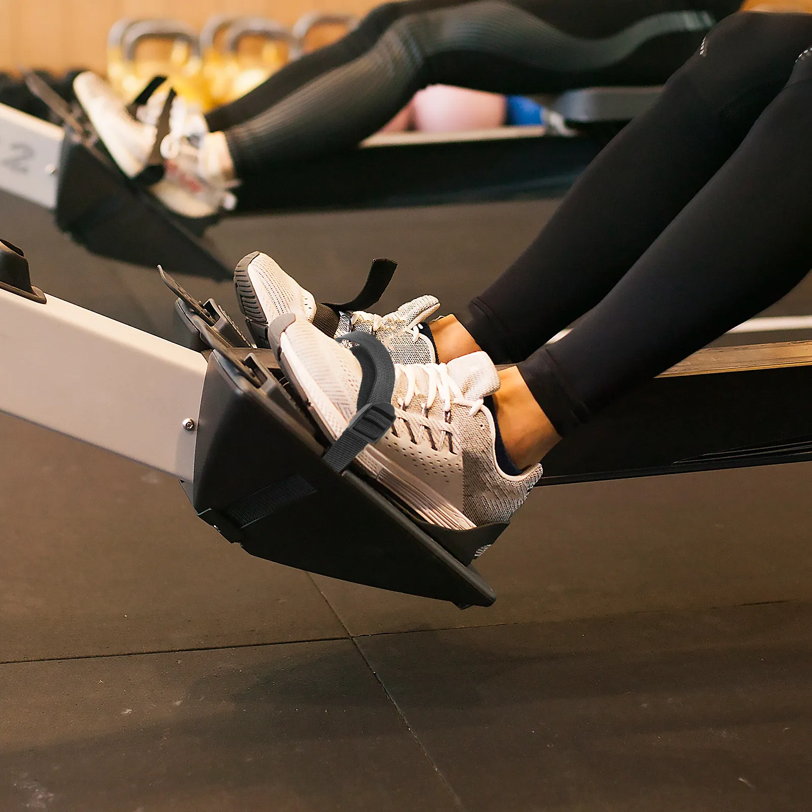 قطعتان من أحزمة القدم المعززة - مراجعة Home Gym Universal Machine وسعره