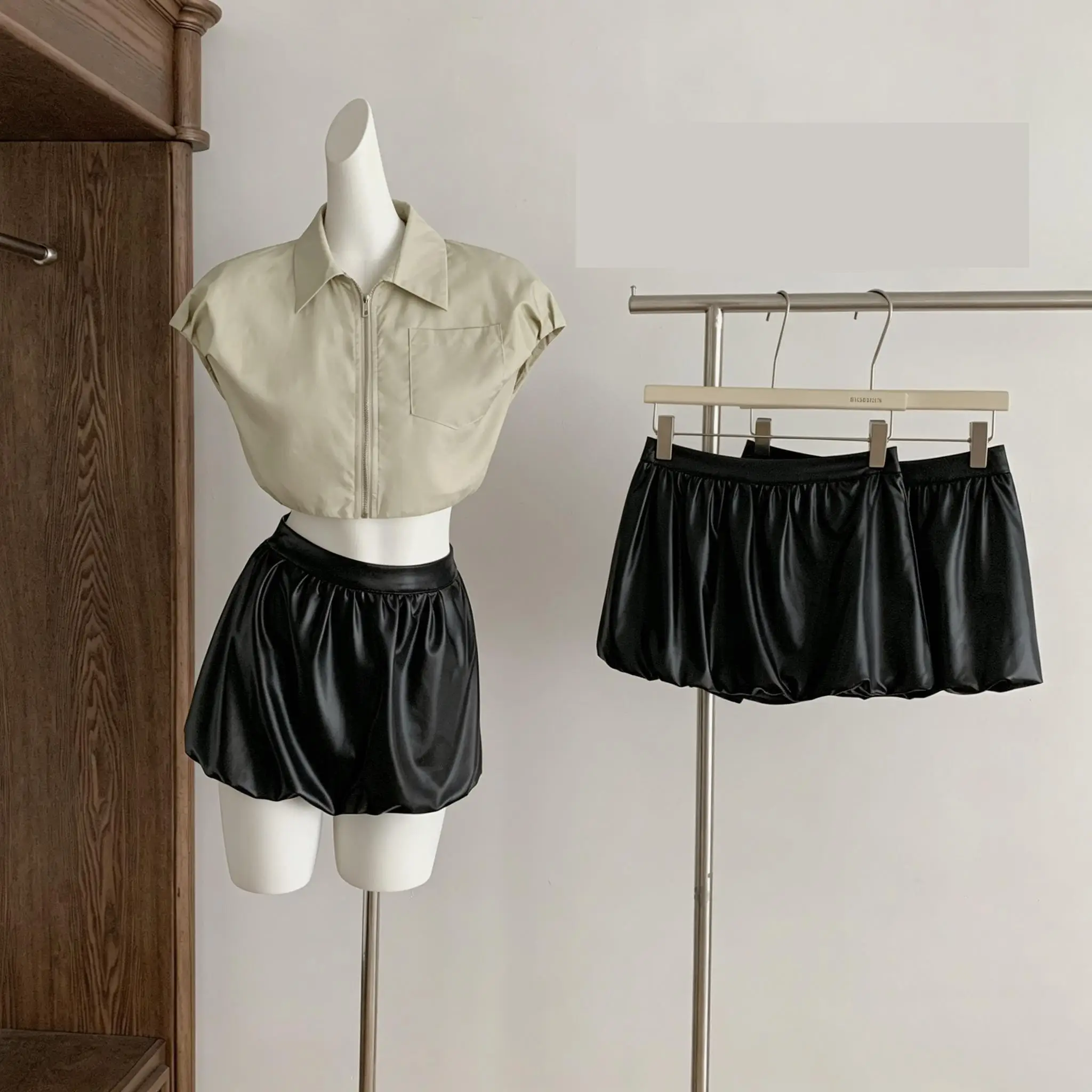 

Women's Summer Streetwear Two Pieces Skirt Set Lady Puff Sleeve Zip Up Short Top + Pu Leather Bud Mini Skirt