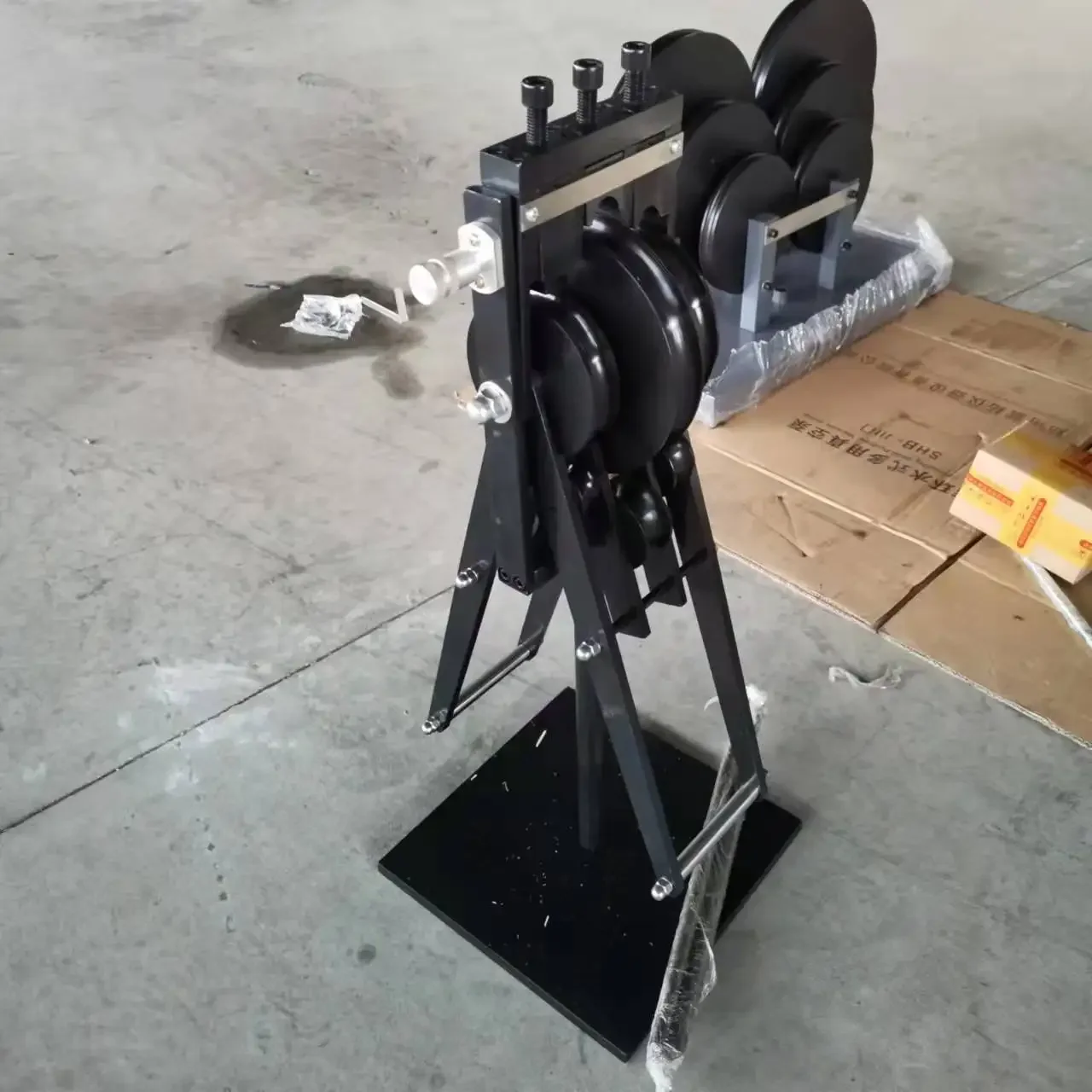 Black 40*40*90 70KG Electrotechnical Casing Pipe Bending Testing Machine