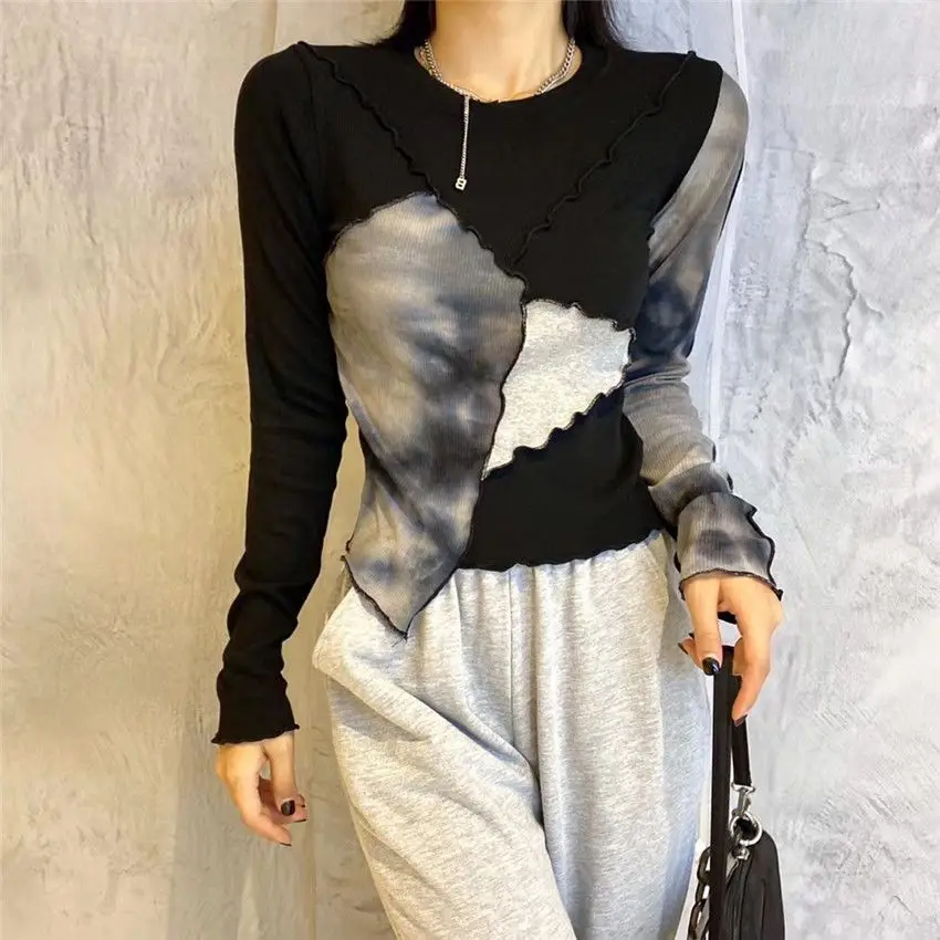 Stitched tie-dye round neck T-shirt with unique design women 2024 autumn winter new style long-sleeved short bottoming top