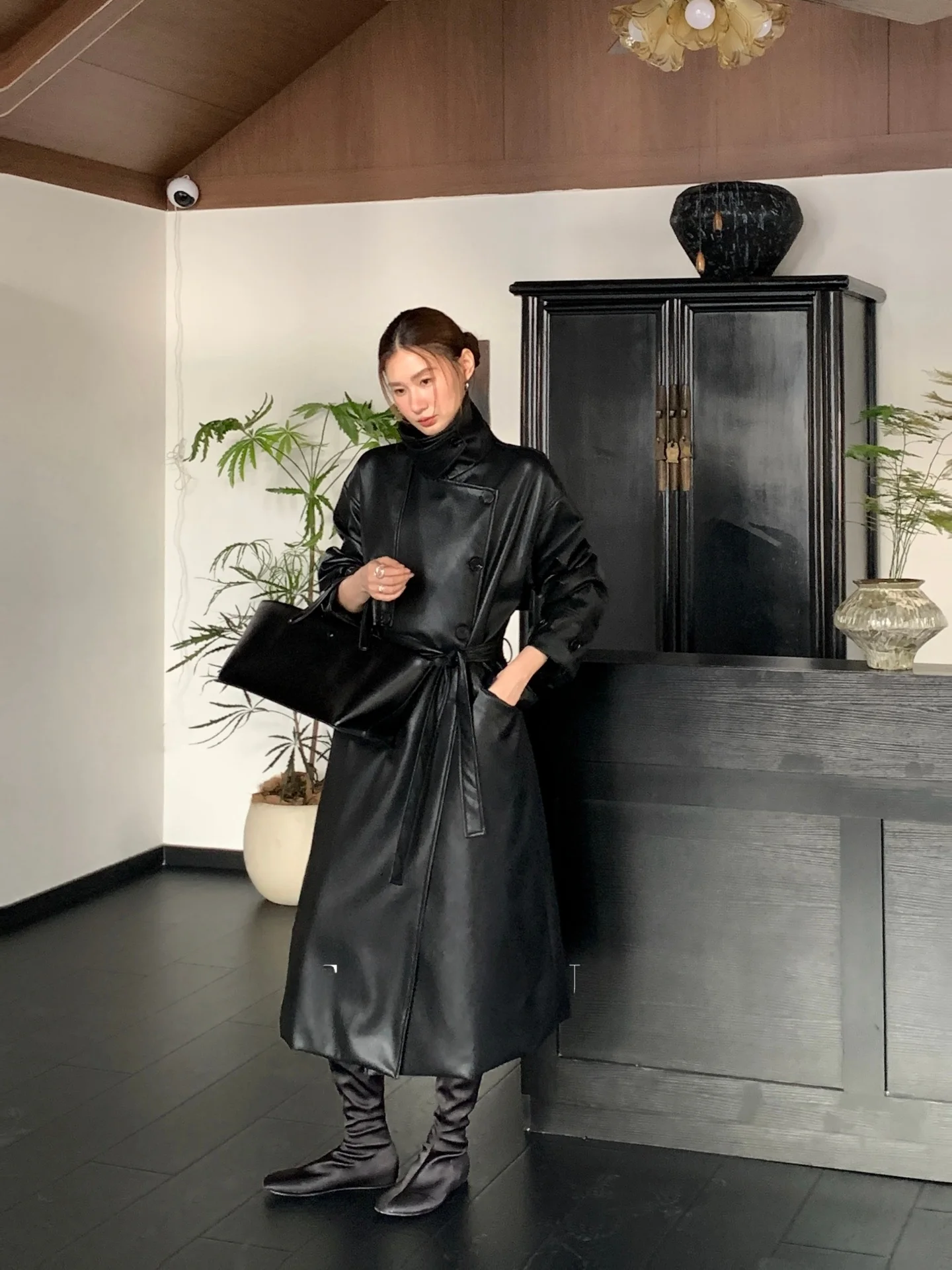 

Новая женская осенне-зимняя кожаная куртка-ветровка в стиле ретро, свободного кроя, универсальная, длинная, из кожи, для мотоциклистов