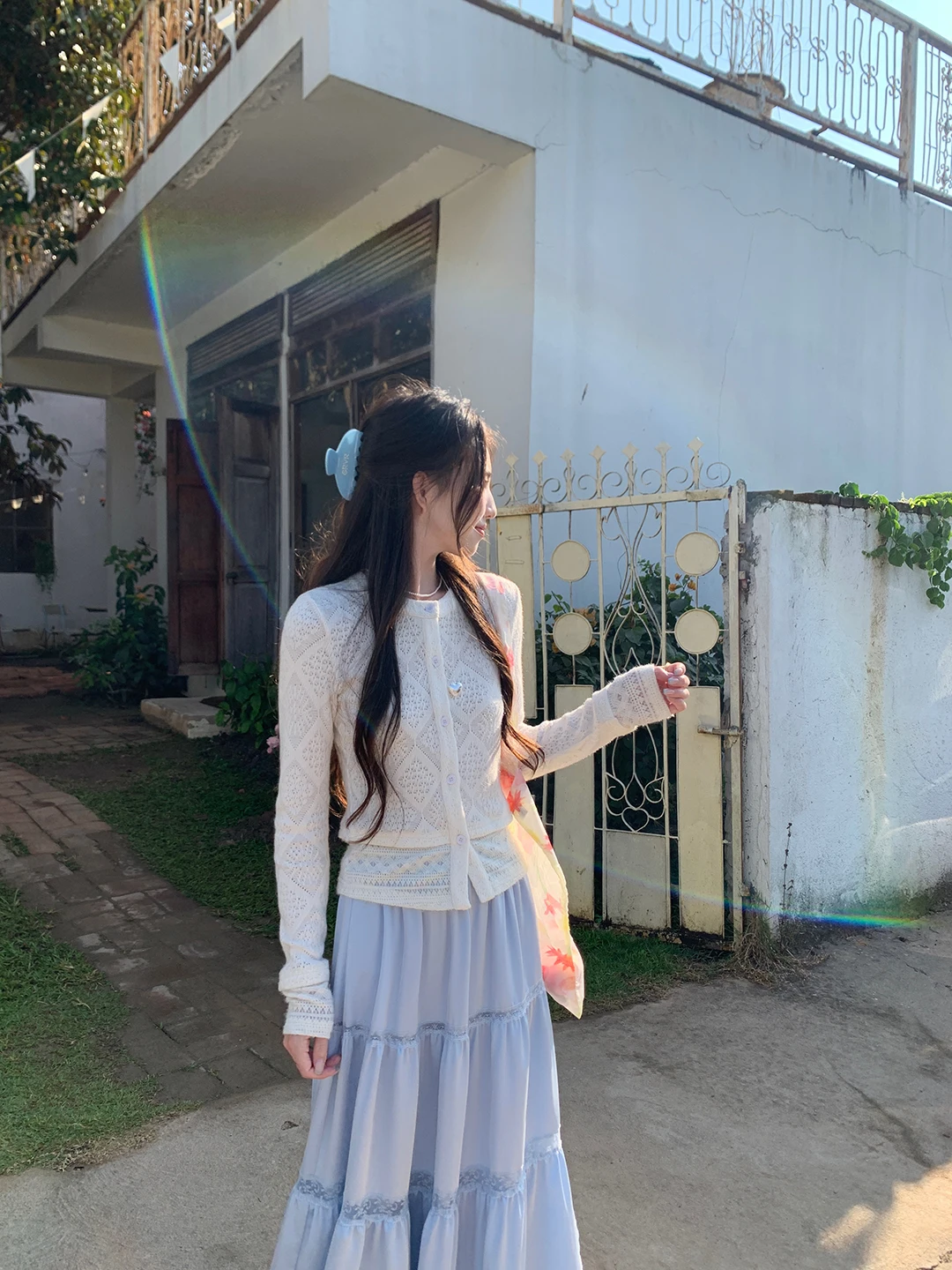 

Женская трикотажная футболка Cozydays с вышивкой и длинным рукавом, новый весенний дизайн, приталенная, омолаживающая, с эффектом похудения, вязаная, белая