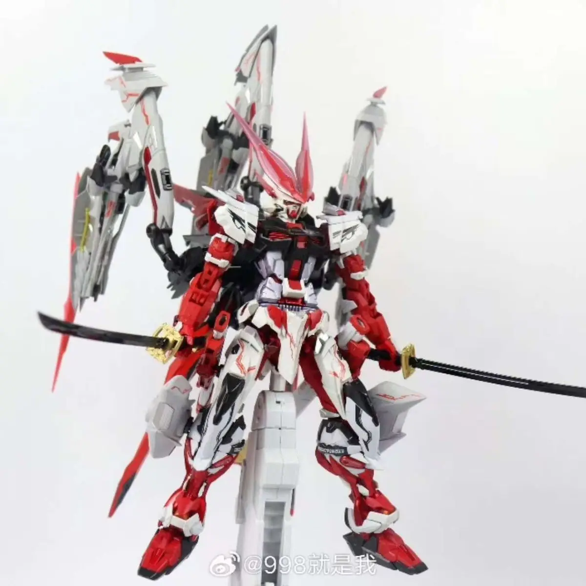 متوفر DABAN 8836 MG 1/100 الأحمر التنين ضلال التجمع أطقم منمذجة MB نمط MBF-P02 عمل الشكل روبوت البلاستيك نموذج أطقم لعبة