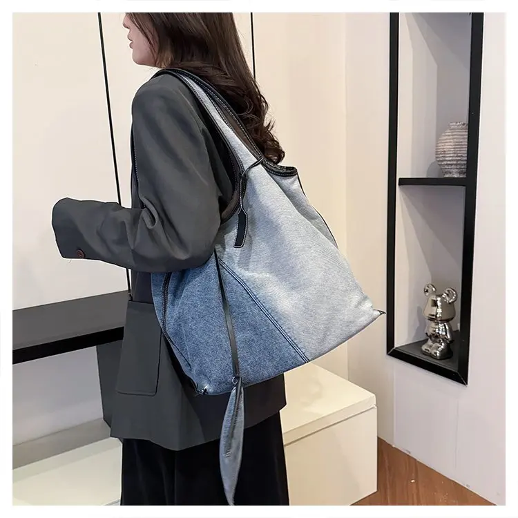 

2025 Spring Women Denim Shoulder Bag Stitched Detailing Adjustable Strap Casual Purse Stylish Handbag Zipper Pocket Medium Size