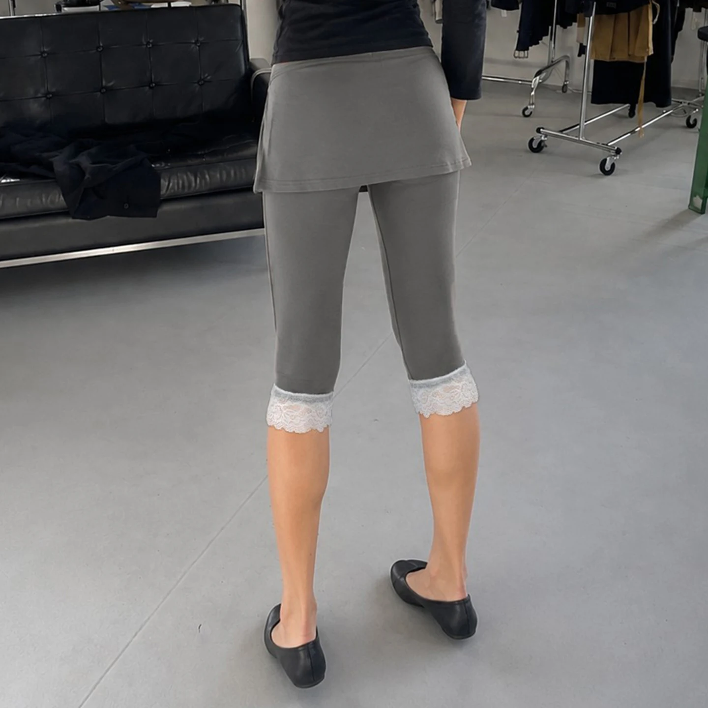 Women's High Waisted Tie Front Capri Leggings with Lace Hem Casual Stretch Gym Yoga Half Pants Fashion Streetwear Capris Bottoms