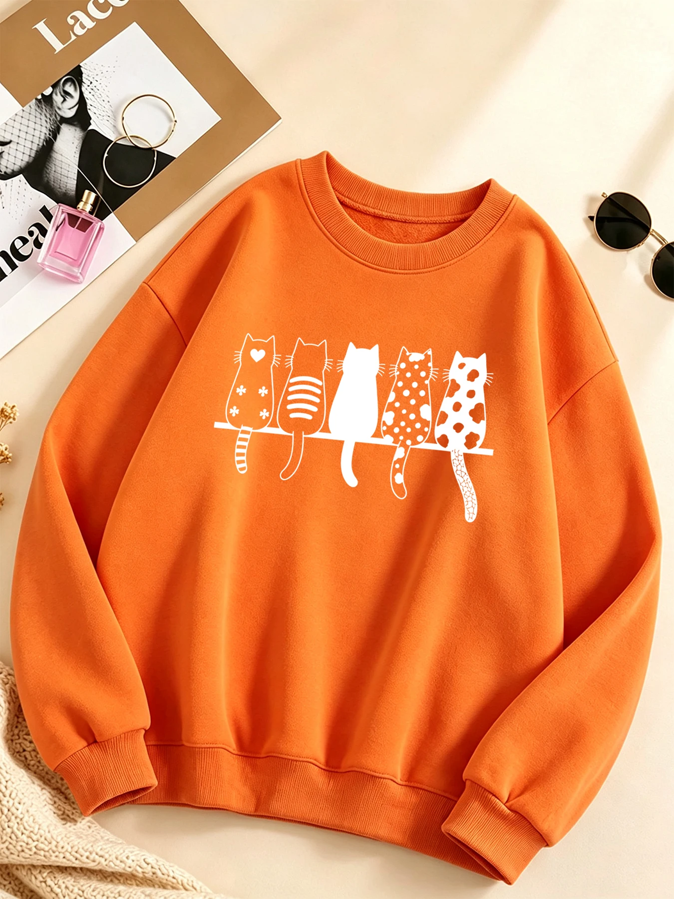 Süßes Herz-Katzen-Skizzen-Print-Sweatshirt für Damen, modisches O-Neck-Oberteil, Fleece-Herbstpullover, lässige, übergroße Sportbekleidung – Detail 15