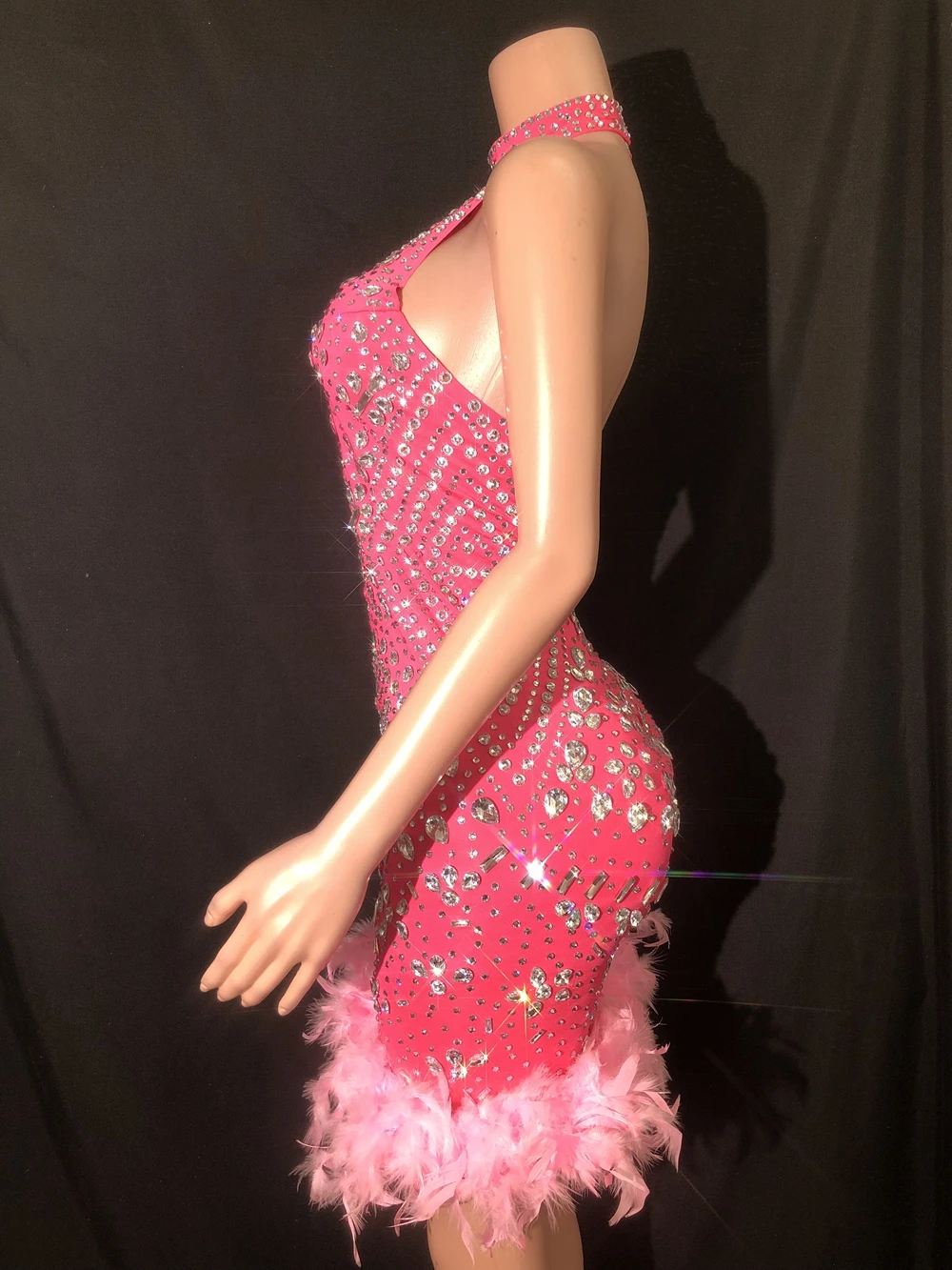 Vestido de plumas sin espalda con diamantes de imitación brillantes para mujer, vestido de noche Sexy para baile de graduación, celebración de cumpleaños, ropa de espectáculo de actuación de cantante