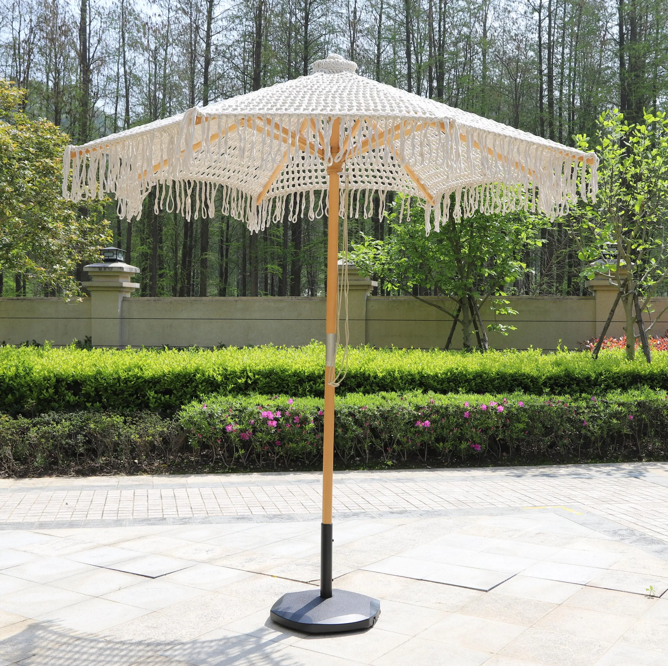Fantastic Luxury Crochet Patio Wooden Umbrella Handmade Cotton Tassels 2.5M Parasol Macrame Ropes Open Umbrella With Fringe