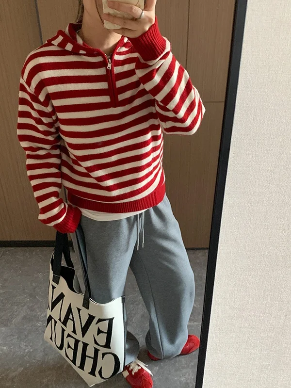 

Retro Contrast Color Striped Hooded Camere Sweater Fine Texture All Woolen Skin-friendly Not Scratchy for Women Long Sve