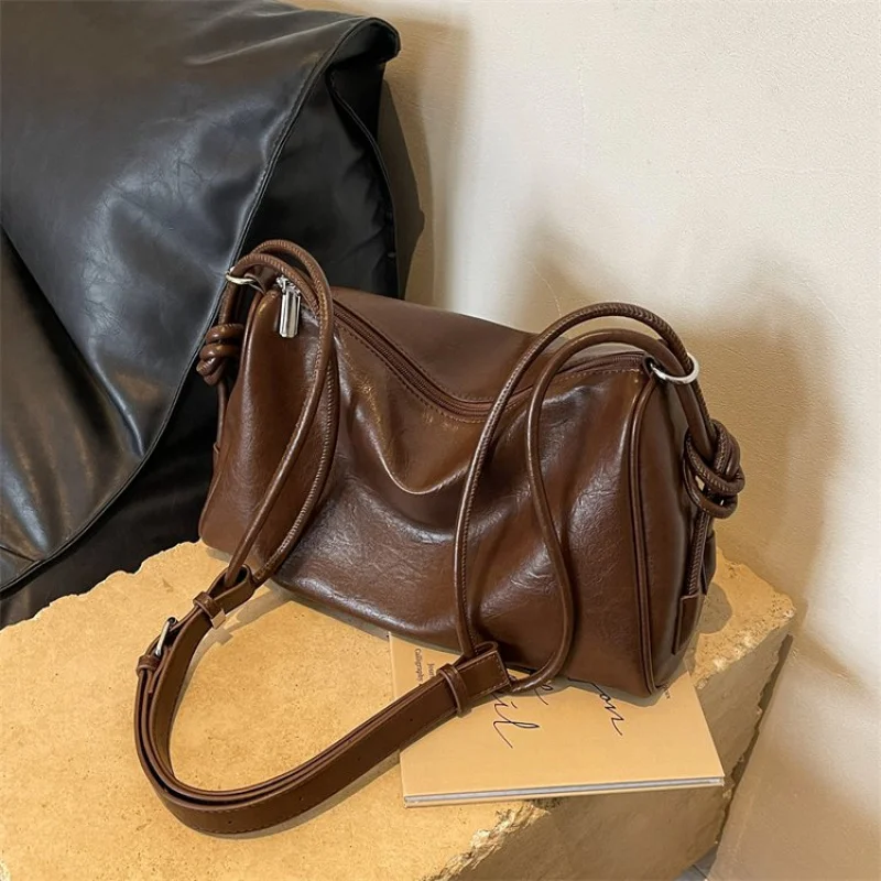 

Ladies Messenger Bag Crafted From Premium Leather Boasting Famous Designer Inspired And High-End Vintage Look​