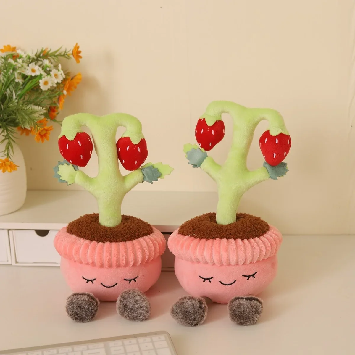 Funny Strawberry Potted Plant Plush Toys Soft Pretty Cartoon Fruit Toys Lovely Desktop Decor Kids Game Props Pretty Xmas Gift