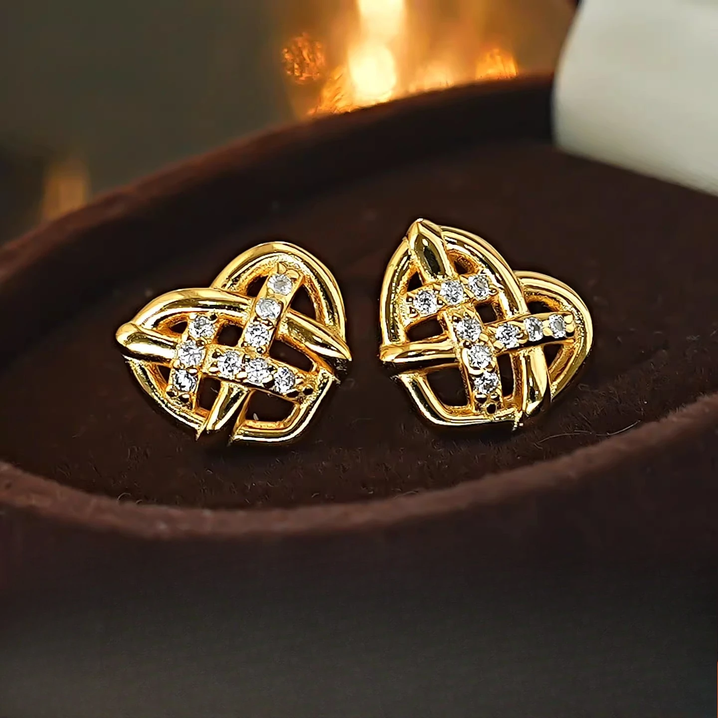 

Серьги из чистого серебра S925 в форме сердца, с ажурным плетением, покрытые 18-каратным золотом, милые и очаровательные, высококачественные французские украшения.