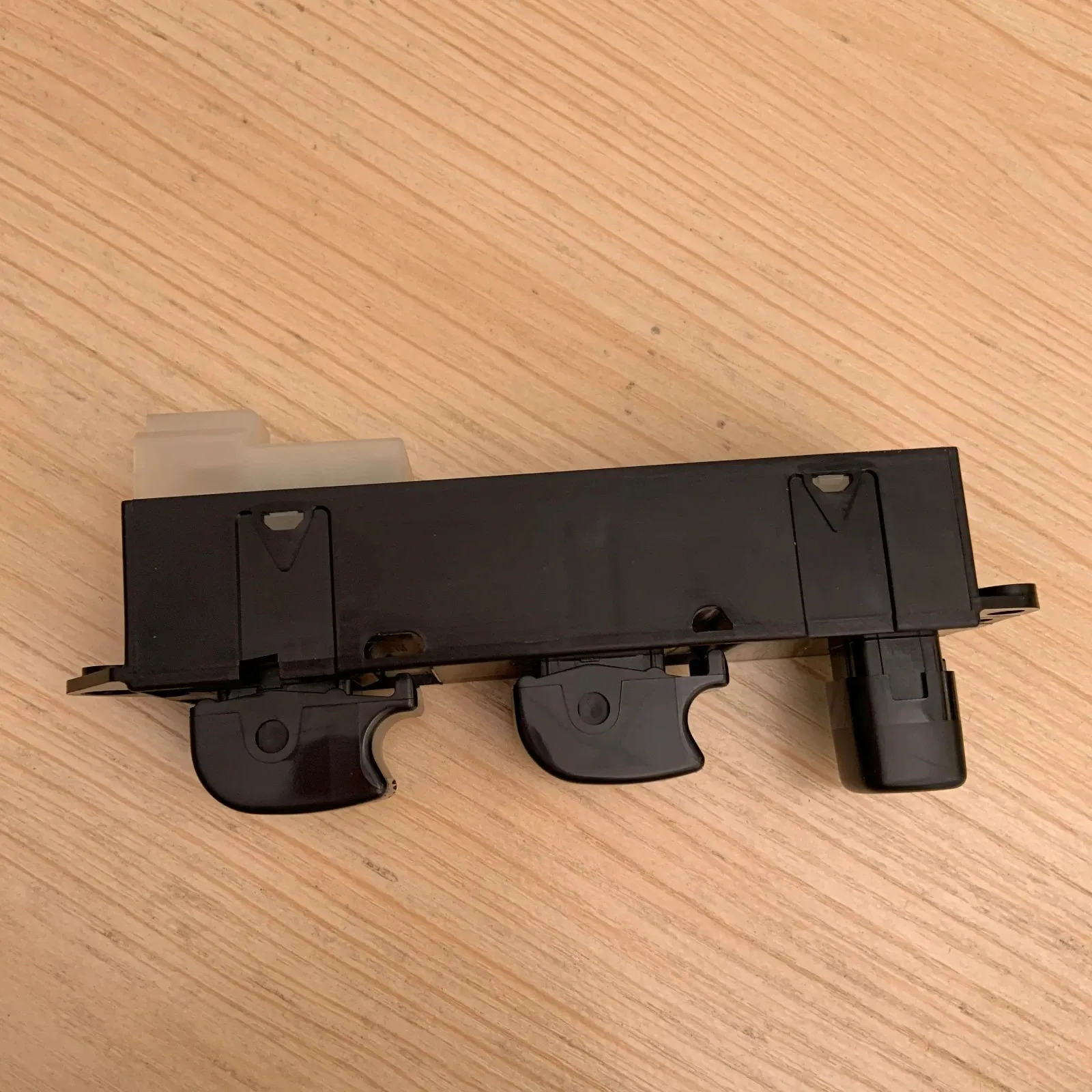 

FOR NISSAN DIESEL UD CD4 QUON GE13 TRUCK DOOR GLASS LIFTER SWITCH 25400-01Z03