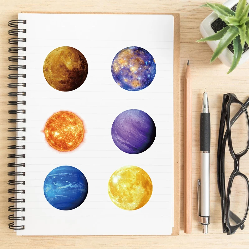 50 قطعة من ملصقات عالم الكوكب الكوني الكرتونية DIY كوب ماء مزخرف للكمبيوتر المحمول Galaxy Moon Mars شارات مقاومة للماء هدية ألعاب للأطفال